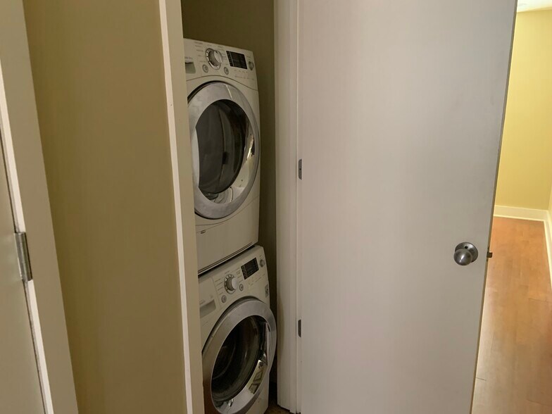 In unit washer dryer hookups - 314 N Broadway
