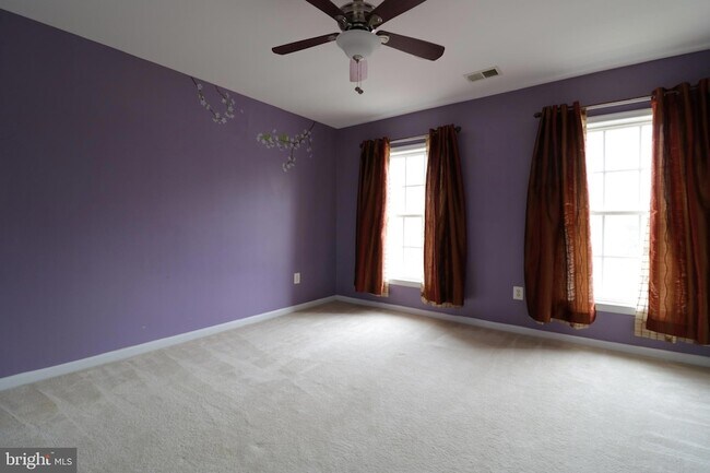 Building Photo - 42576 Legacy Park Dr
