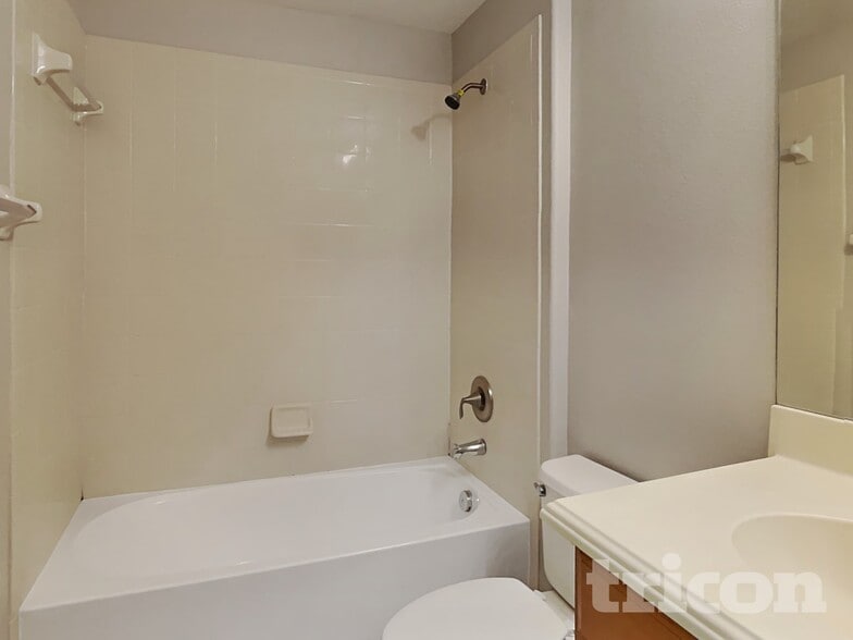 Building Photo - 13806 Newport Shores Dr