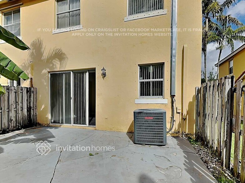 Building Photo - 15050 SW 9th Terrace