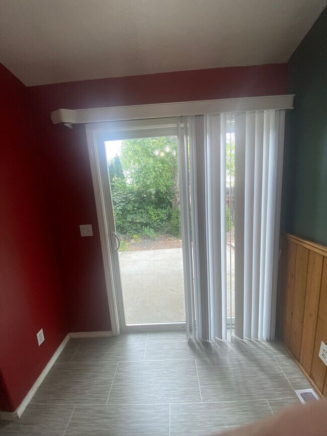 Building Photo - 3 Bed, 2 Bath,  Single Story, CUL-D-SAC Ho...