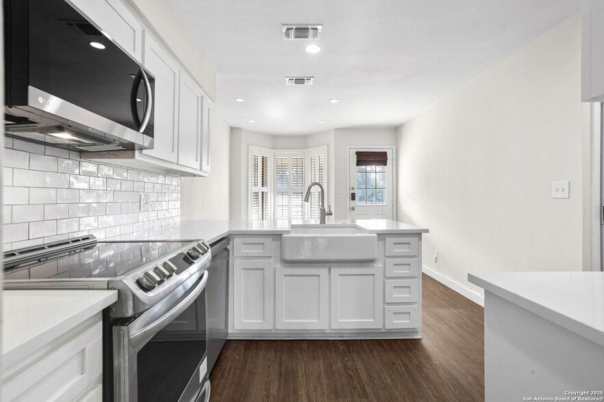 Building Photo - 2611 Eisenhauer Rd