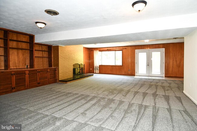 Building Photo - 4842 Randolph Dr