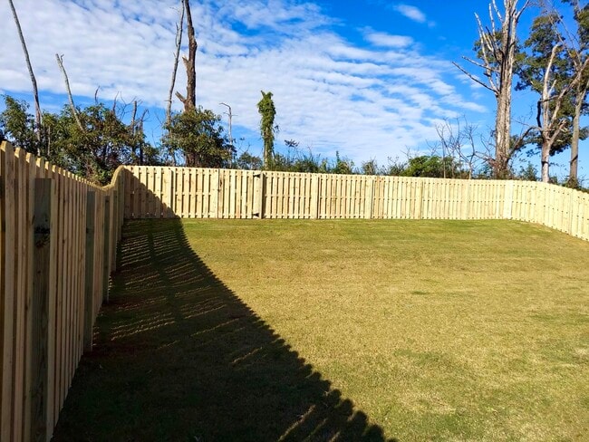 Building Photo - 12869 Tallulah Dr