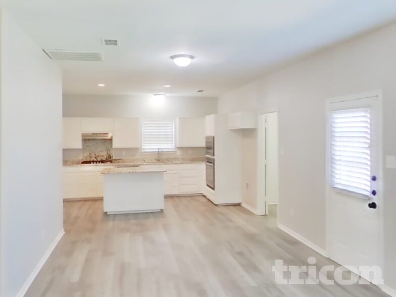 Building Photo - 8401 Manchester Dr