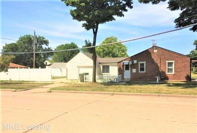 Building Photo - 2 br, 1 bath House - 3455 S 3rd St