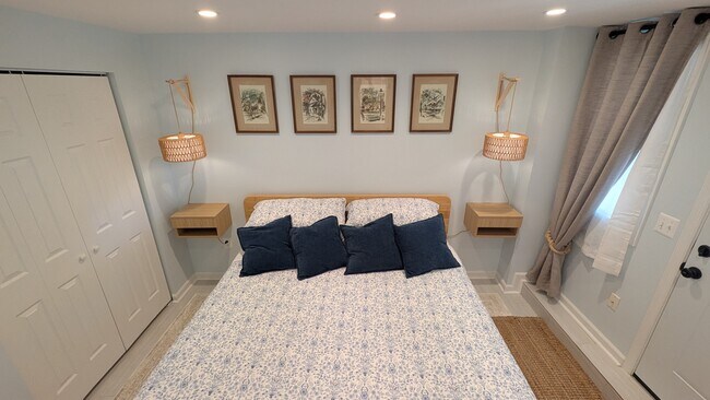 Bedroom - 329 W St NE