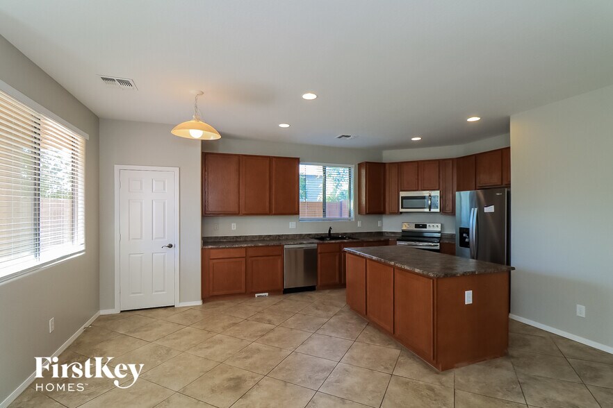 Building Photo - 4027 W Valley View Dr