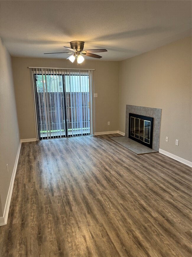 Building Photo - 3300 Pebblebrook Dr