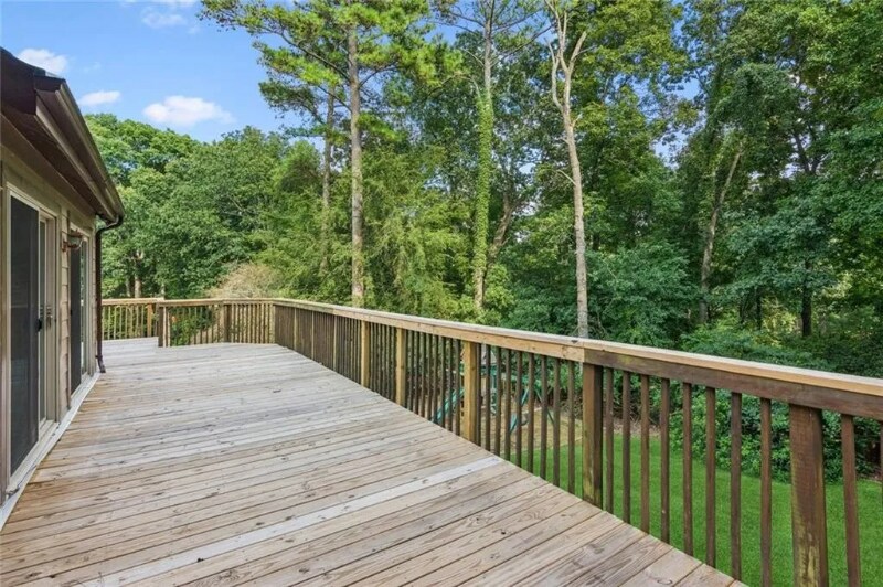 Building Photo - 1616 Maple Ridge Dr