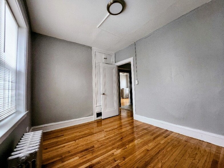 Building Photo - 644 N Mayfield Ave