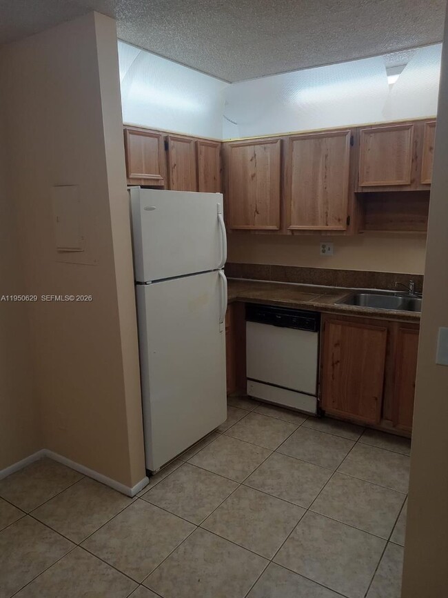 Building Photo - 11394 Royal Palm Blvd