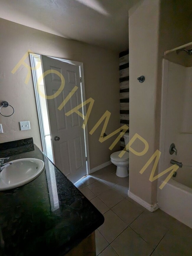 Building Photo - 3-Bedroom Townhome Near ISU with Attached Garage