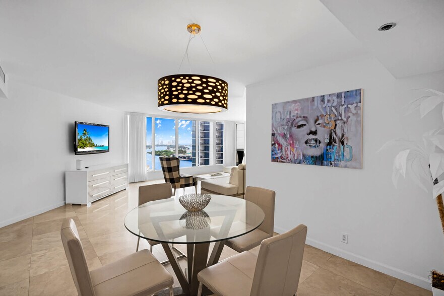 Building Photo - 1717 N Bayshore Dr