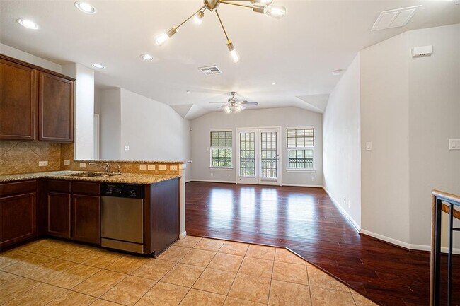 Building Photo - 3101 Davis Ln