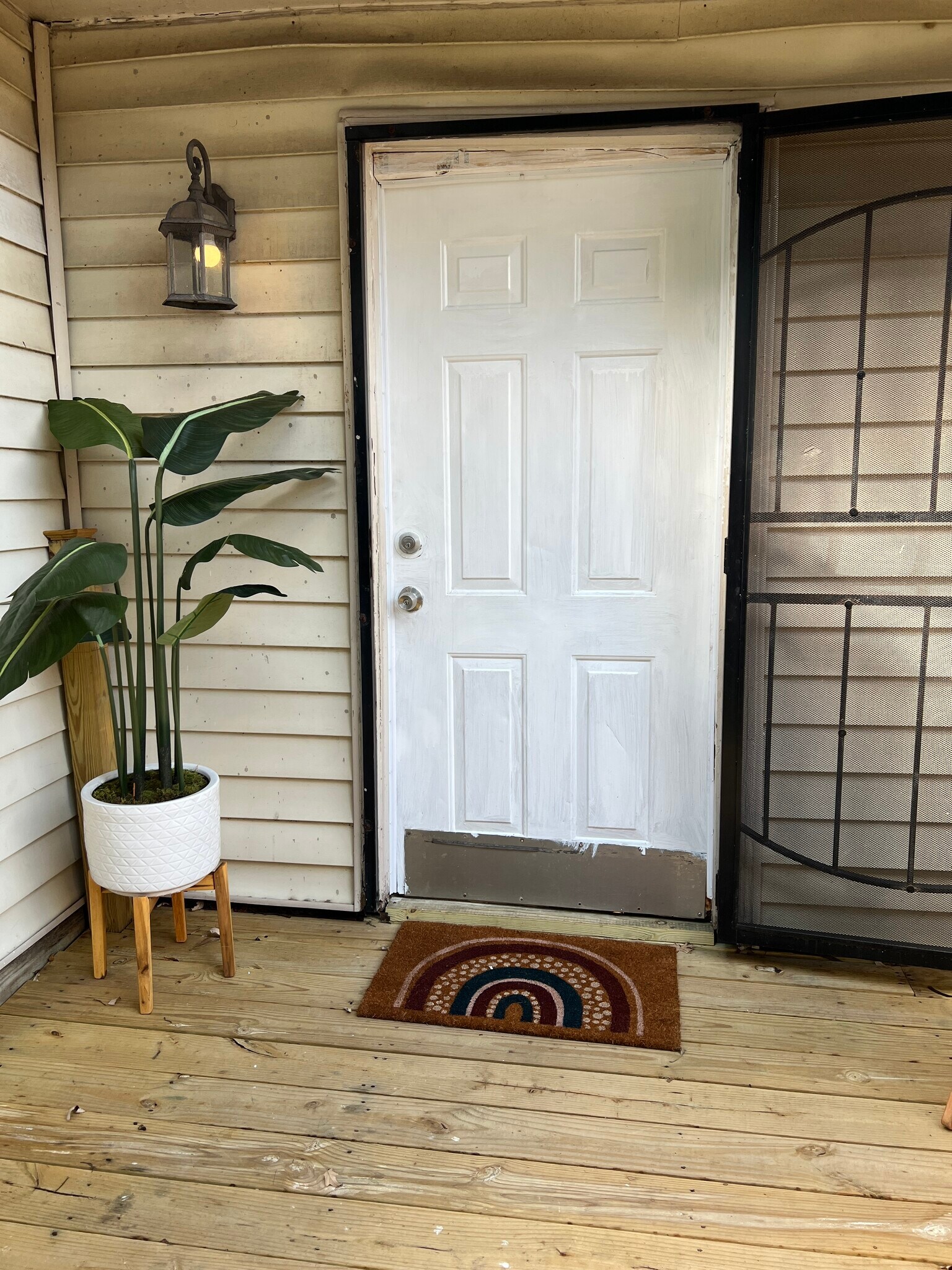 Studio Entry - 1832 Painters St