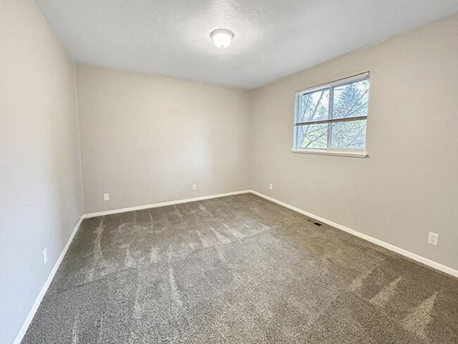 Building Photo - Honeysuckle Duplex