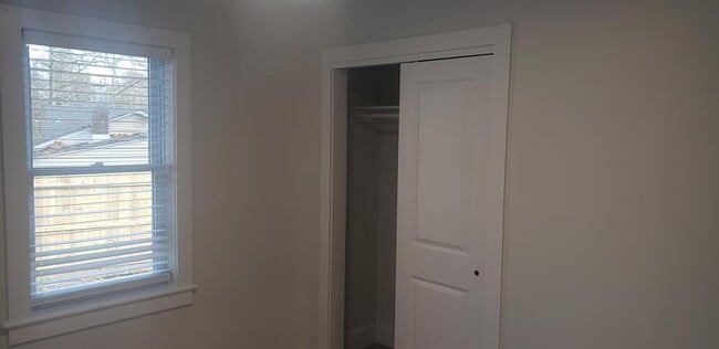 Building Photo - 453 Vineyard Ave