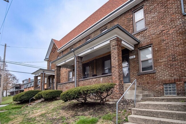 Building Photo - 354 E 19th Ave