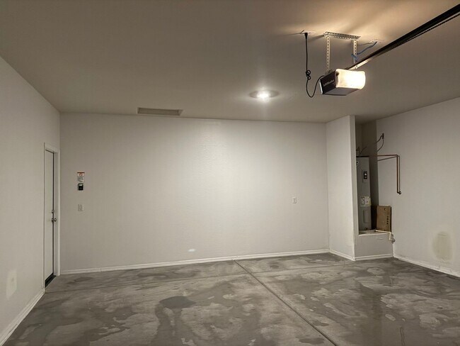 Building Photo - 1086 W Avalon Canyon Dr