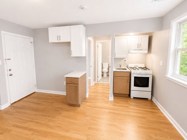 Building Photo - 377 Clinton Pl