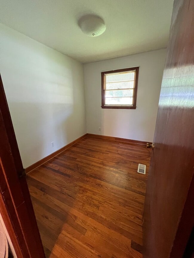 Building Photo - 5014 Unicoi Dr