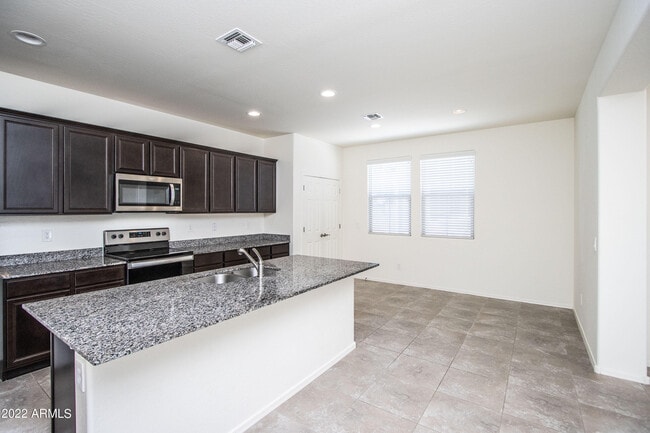 Building Photo - 261 N Sandal