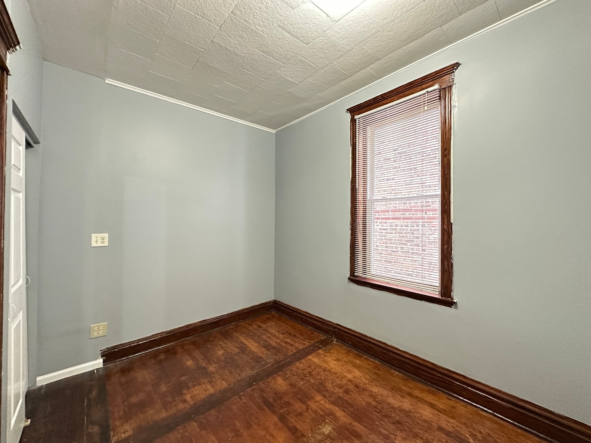 Building Photo - 2713 W 16th St