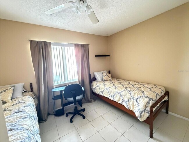 Building Photo - 8402 Waterview Way