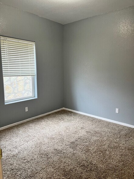 Building Photo - 5295 Imperial Dr