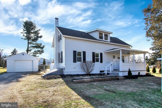 Building Photo - Available Now! 2 Bedroom Home in York Haven!