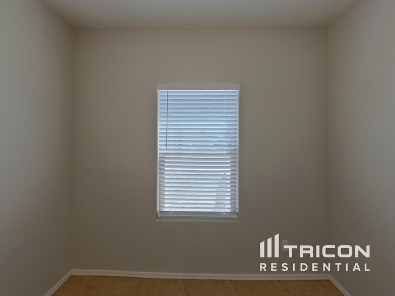 Building Photo - 5024 S 99th Dr