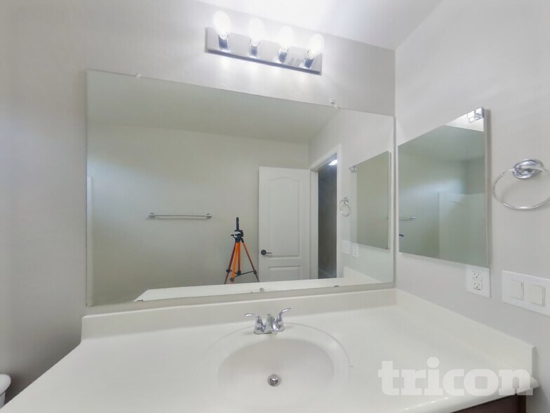 Building Photo - 2323 Grenadine Rd