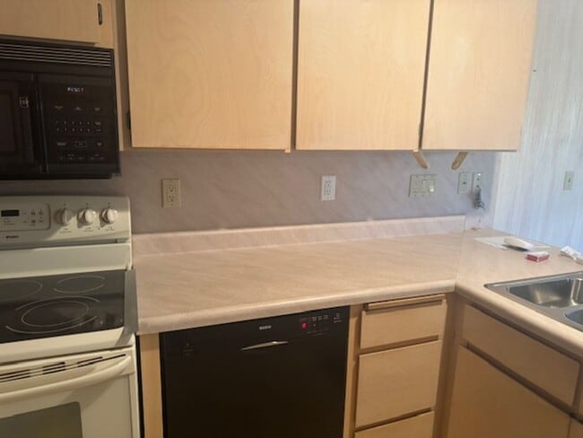 Building Photo - 1445 Seacrest Ln