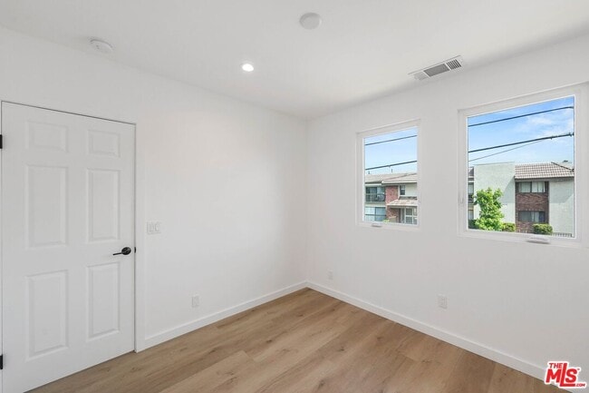 Building Photo - 510 E Palmer Ave