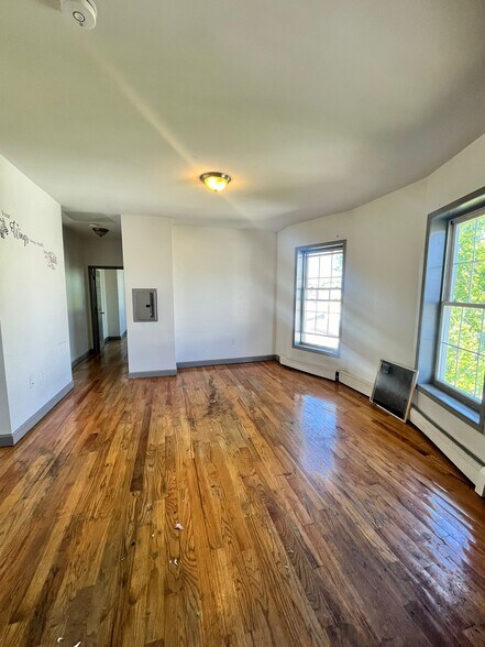 617 Bramhall Ave 3R - 621 Bramhall Ave