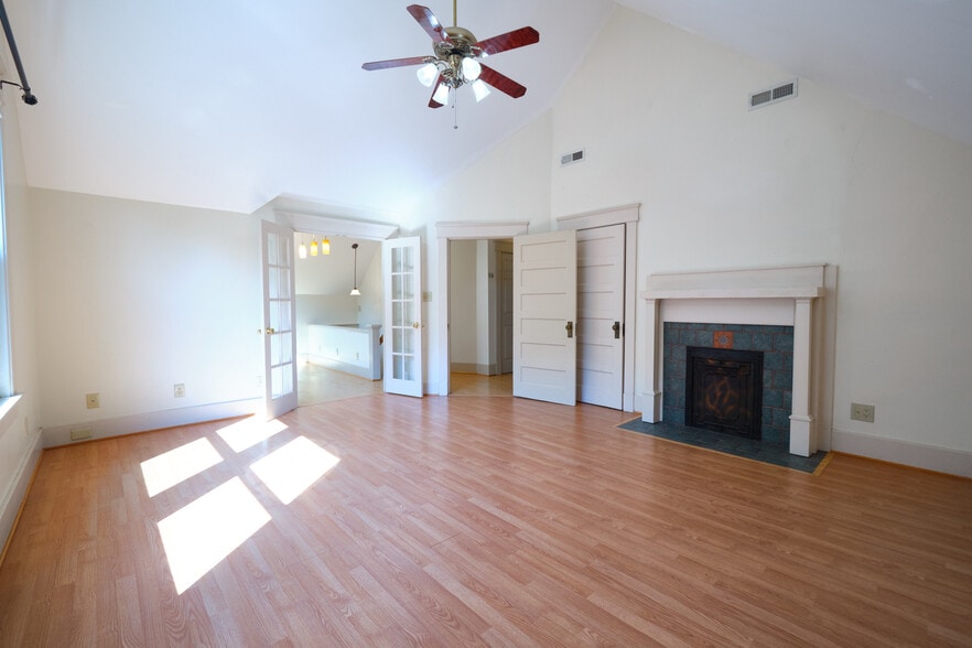 Building Photo - 803 Phillips Ave