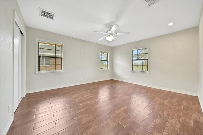 Building Photo - 3315 S Braeswood Blvd