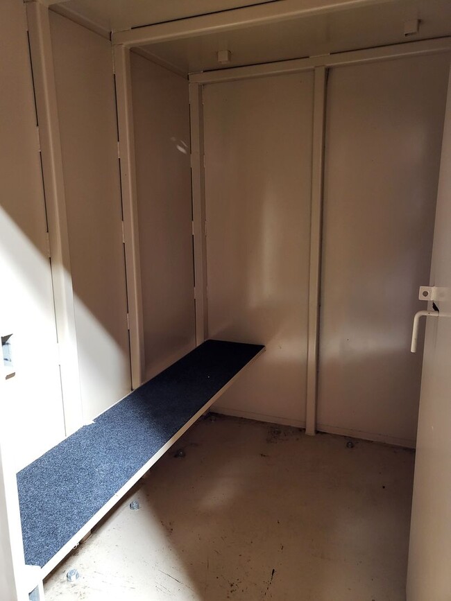 Building Photo - (3) Bed/(2) Bath in Southern Hills w/ (2) Living Areas and Storm Shelter!