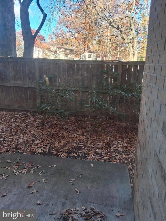 Building Photo - 2305 Freetown Ct