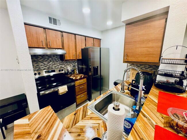 Building Photo - 2900 S University Dr