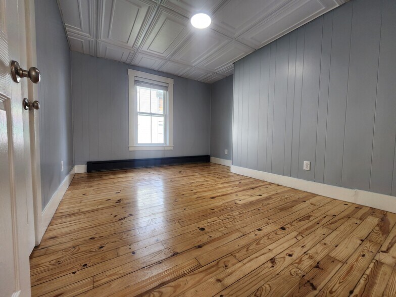 Building Photo - 13 Plummer St