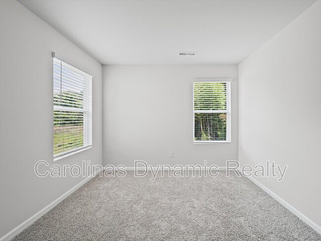 Building Photo - 914 S Battleground Ave