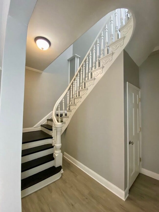 Building Photo - 6 Bed/2.5 Bath Mins. From UC $650/pp ($3,900/mo)!