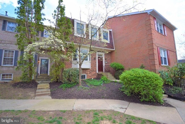 Building Photo - 8243 Cedar Landing Ct
