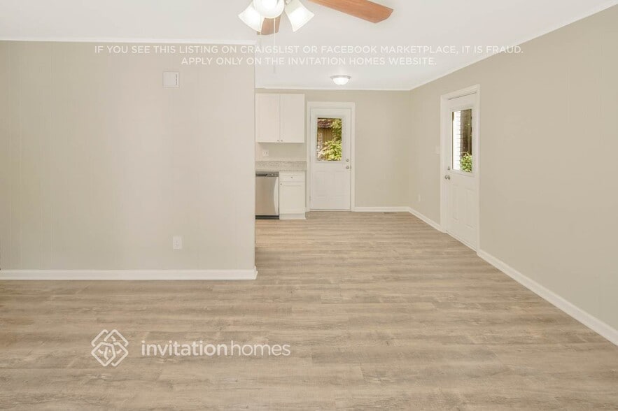 Building Photo - 1424 Sherwood Dr