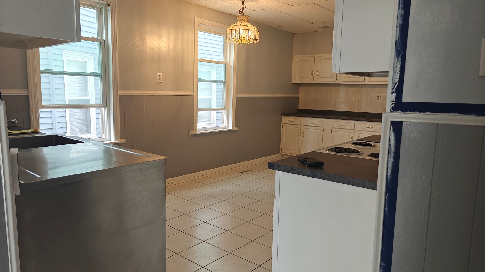 Building Photo - 2 Rogers Ave