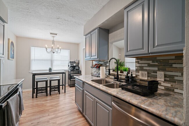 Building Photo - 2523 Village Oak Dr.