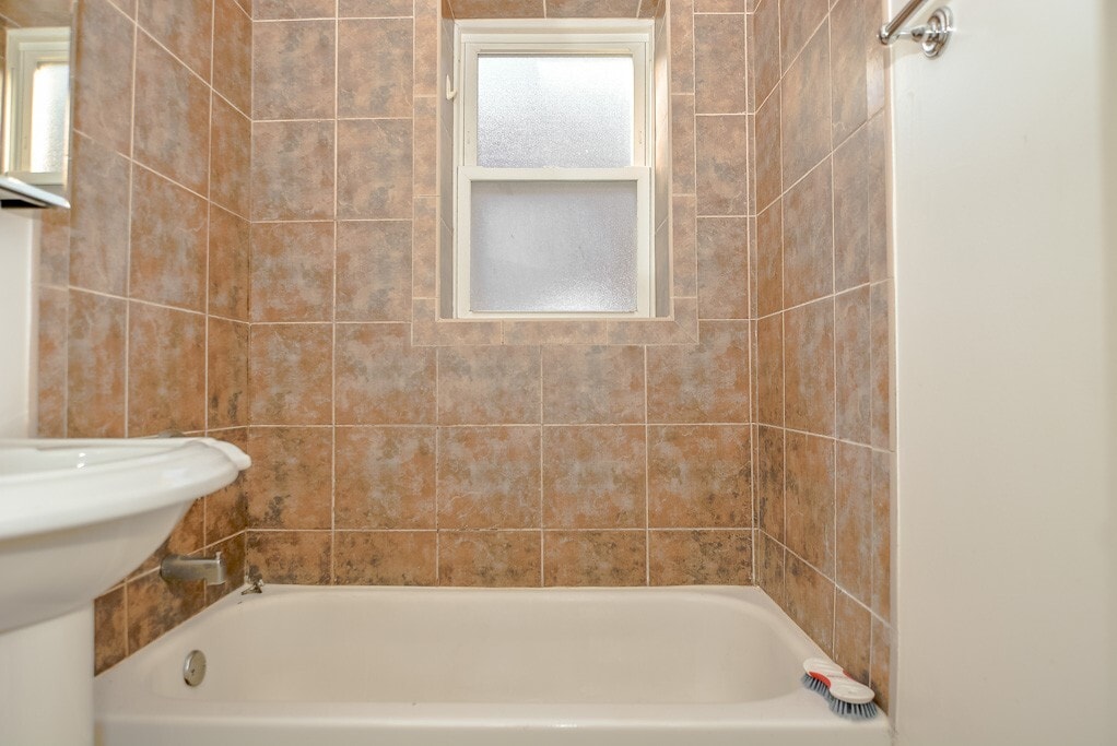 Building Photo - 3212 N Clifton Ave