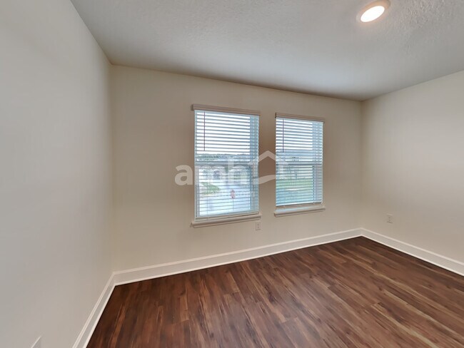 Building Photo - 1077 Walden Pond Dr